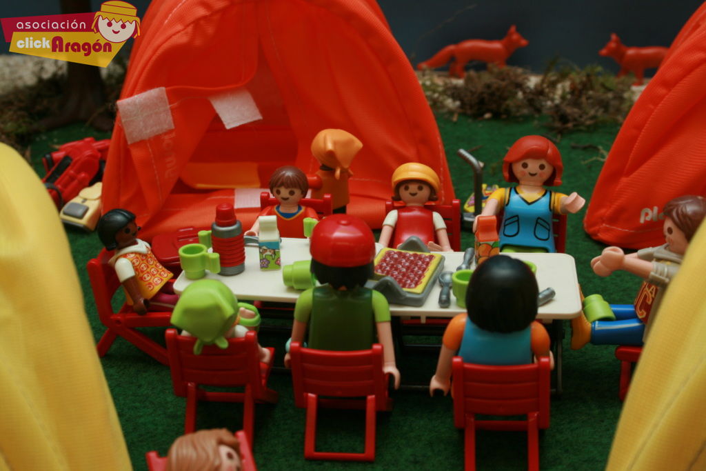 Camping Playmobil. Diorama de Clickaragon en la exposición de